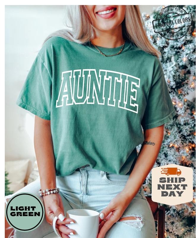 Retro auntie Shirt, Aunt Shirt, Auntie Shirt, New Aunt Gift, Pregnancy Announcement, Gift for Aunt, Pregnancy Reveal to Aunt Top Womenswear