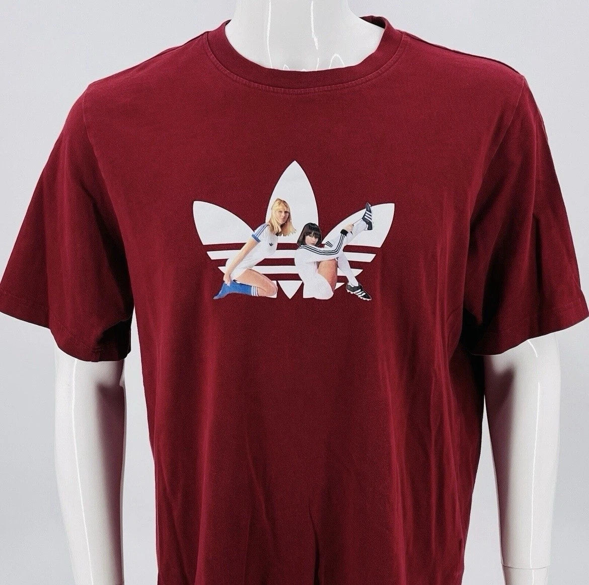 RARE Vintage Men’s ADIDAS Graphic Logo T-Shirt Girls Pose Soccer Size Medium
