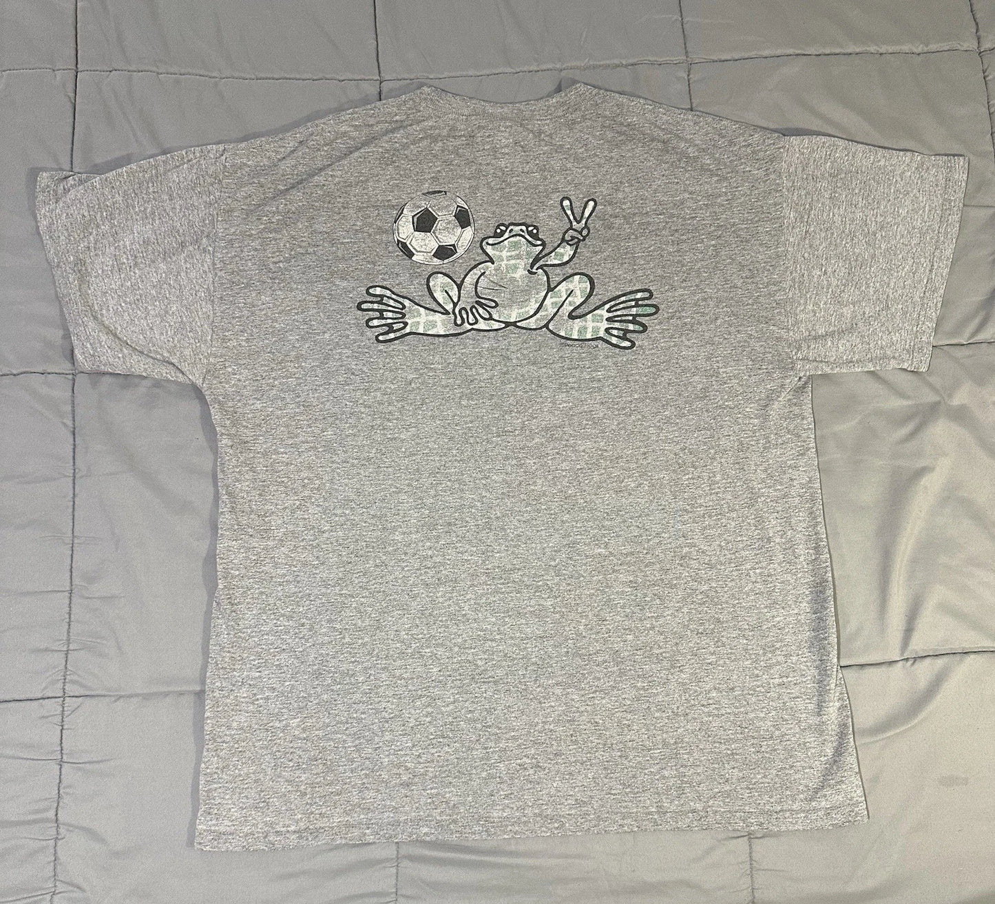 Vintage Peace Frogs Soccer Futbol Tshirt Mens Size Large 90s Y2K Gray Faded