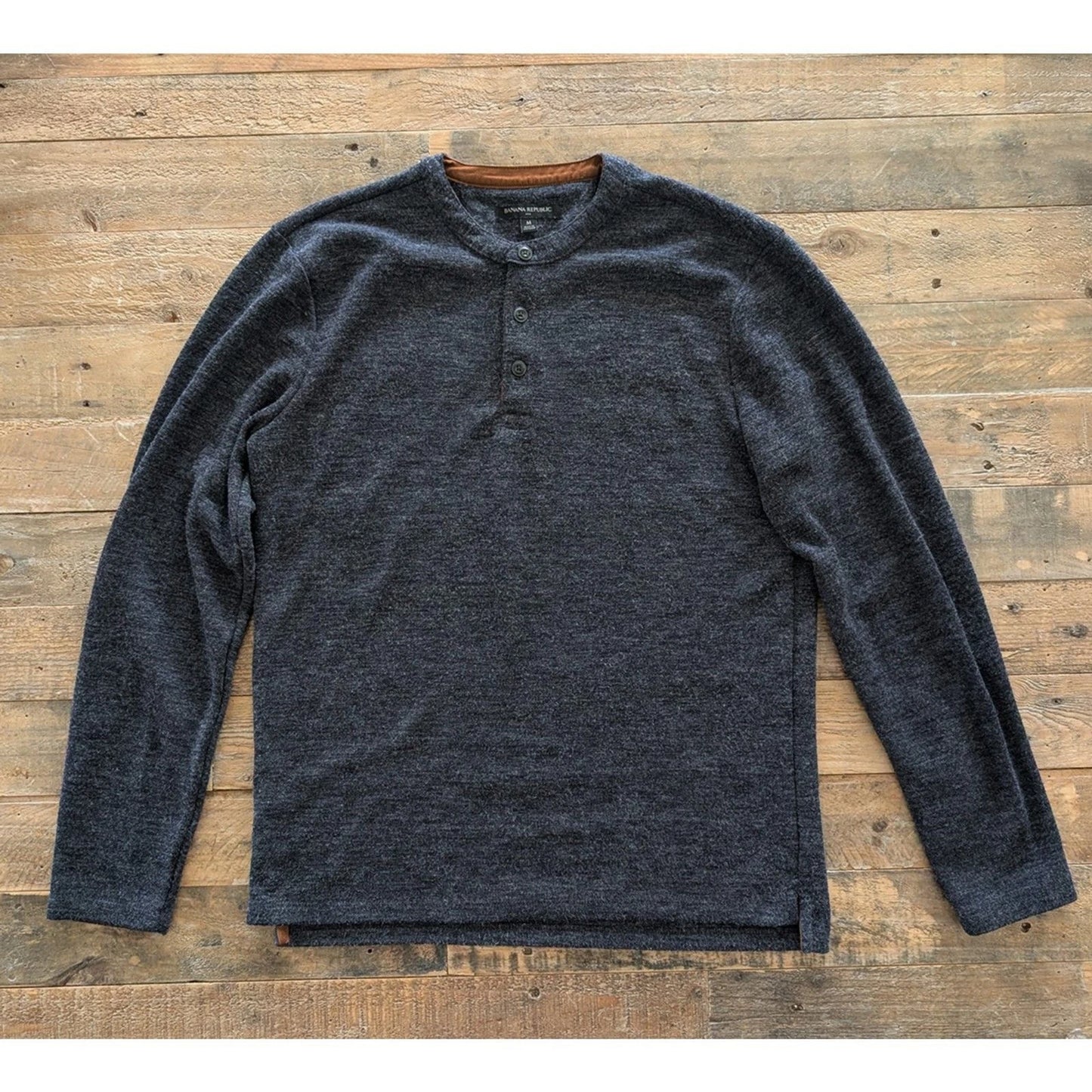 Banana Republic Men's Navy Henley Size M Long Sleeve 3-Button Casual Layer
