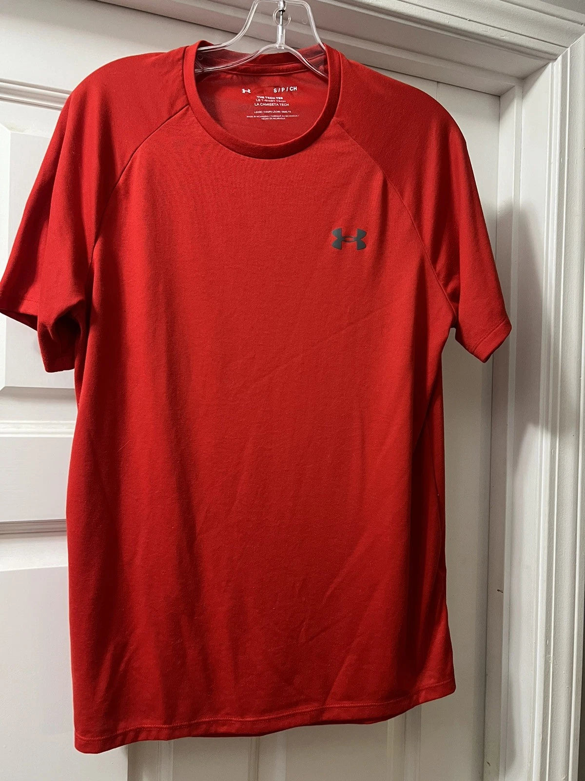Under Armour Red Mens Soft Tec Tee S/P/CH Loose Fit Logo NWOT Short Sleve