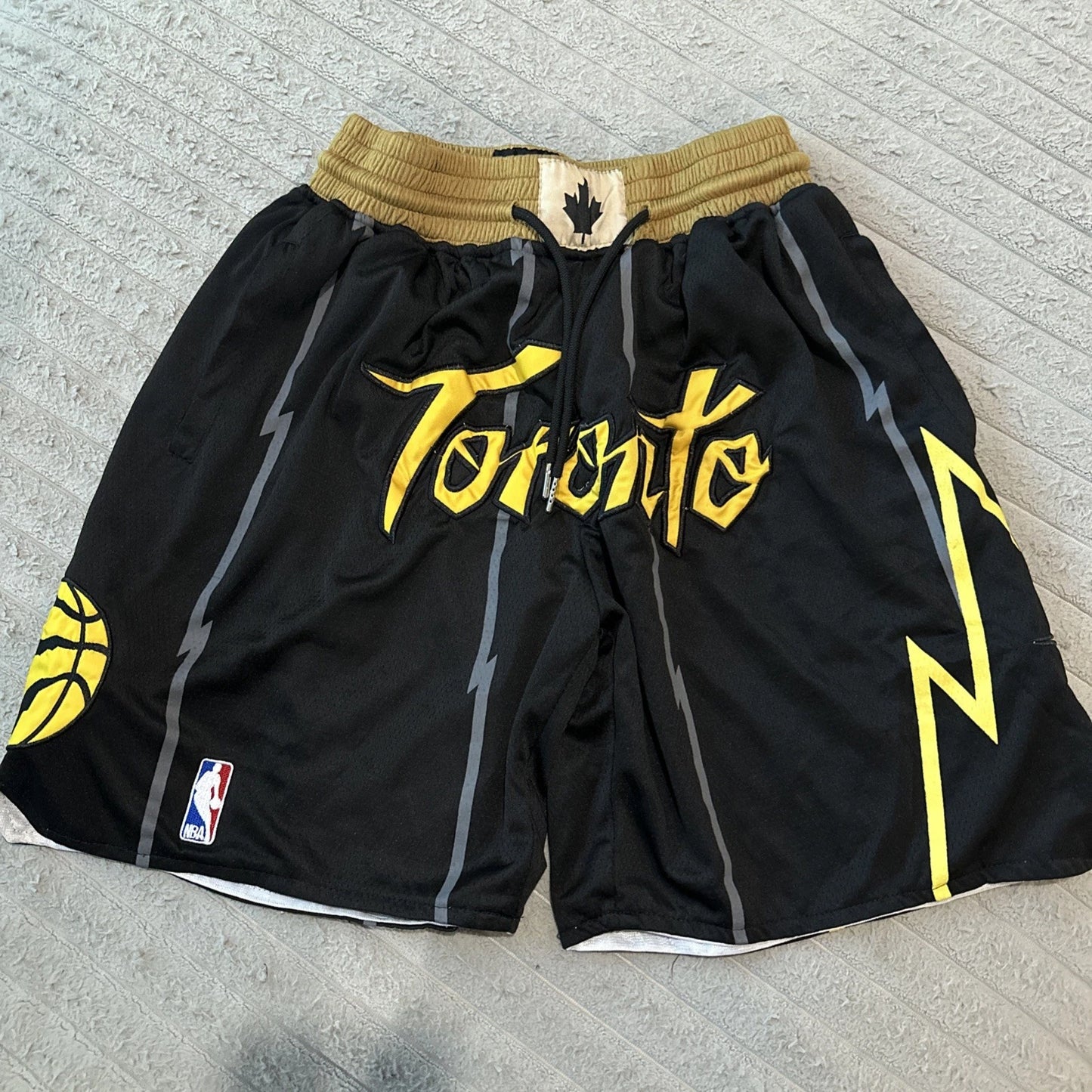 Hardwood Classics NBA Toronto Raptors Basketball Shorts SIZE Medium Pre Owned