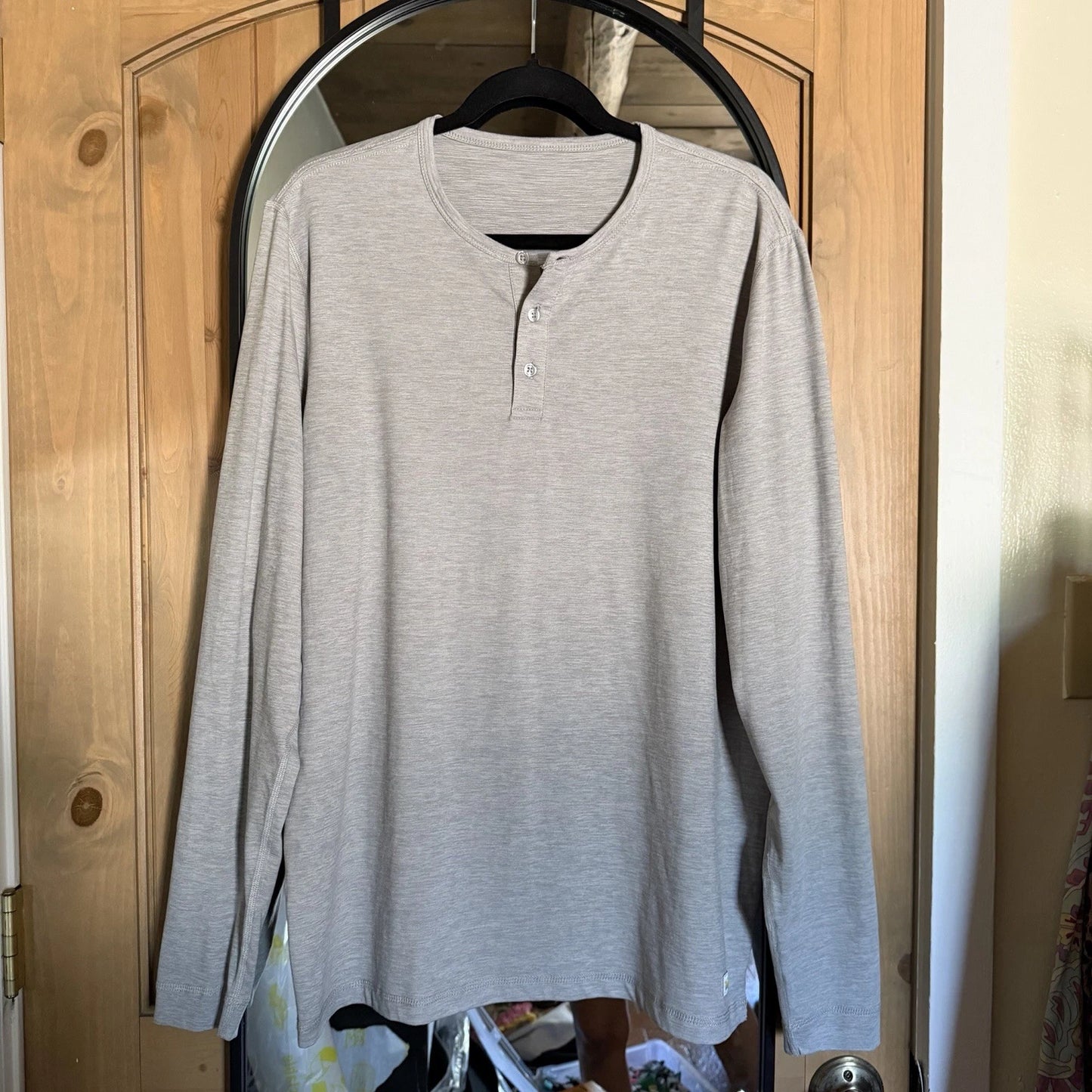 Vuori Ease Performance Henley Shirt Mens Large Navy Long Sleeve V194 Stretch