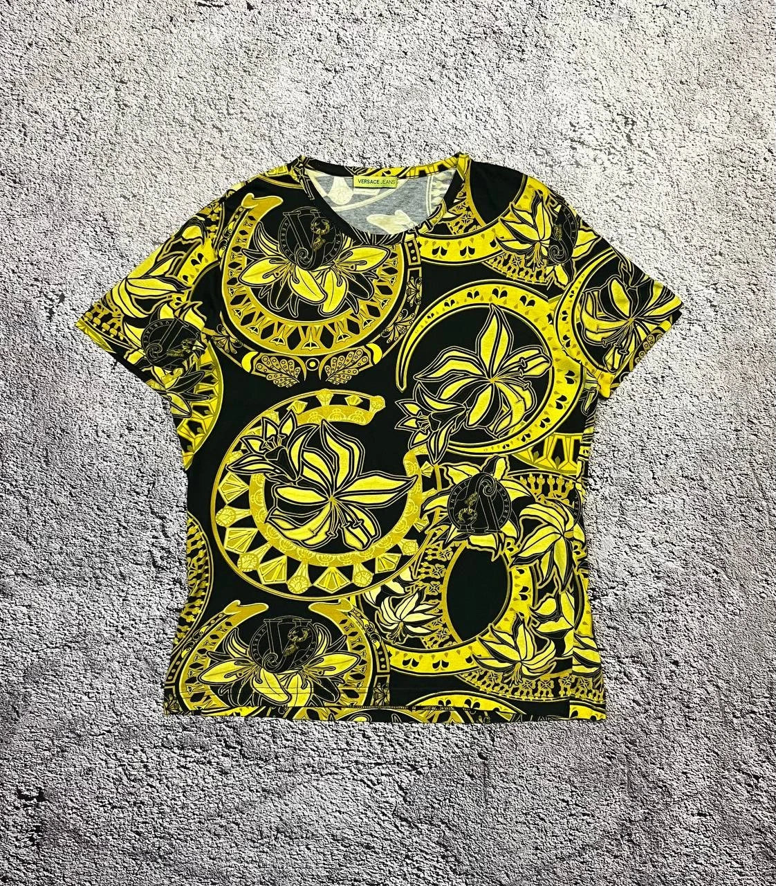 VERSACE JEANS Yellow Baroque Print T-Shirt Men’s Size L Black Gold
