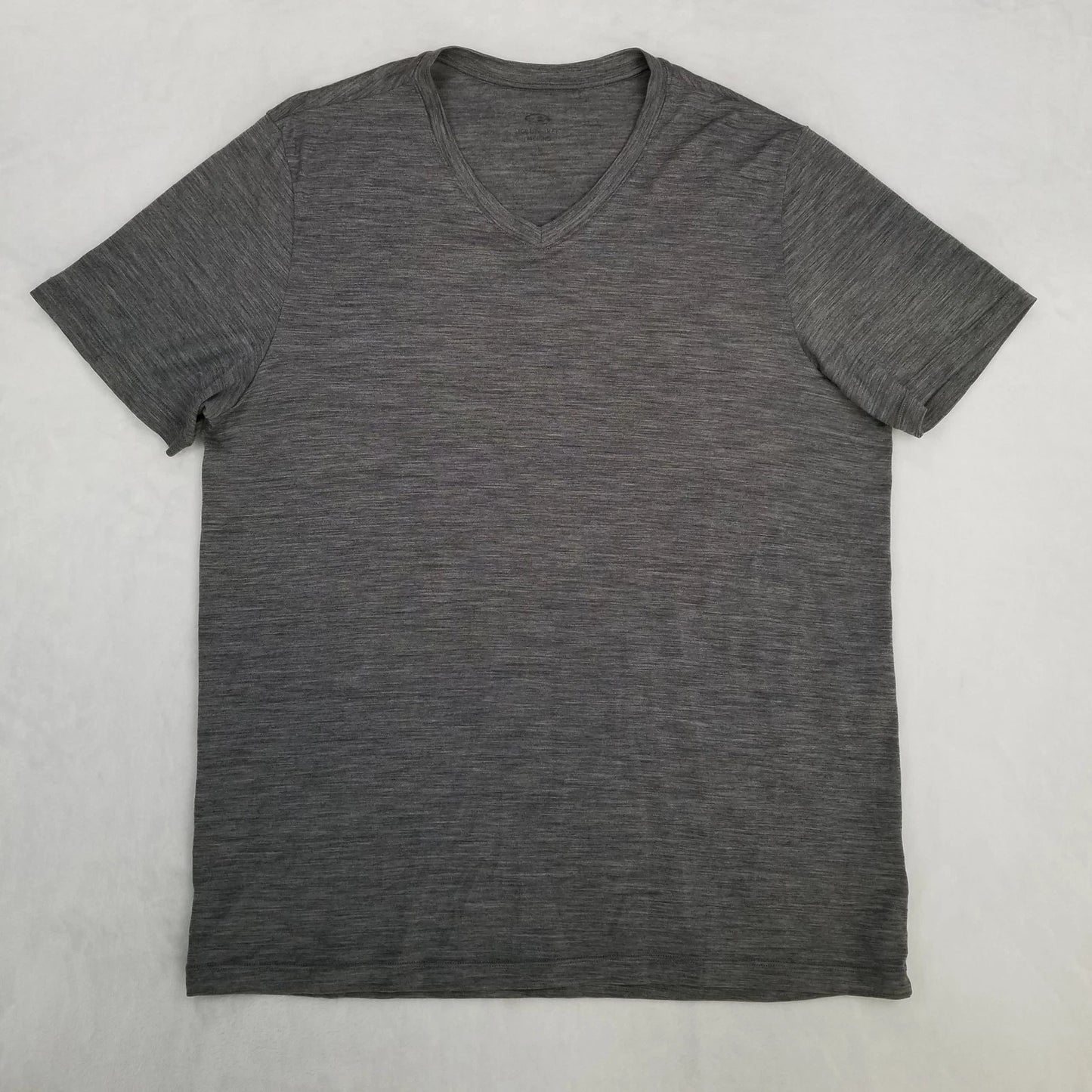 Icebreaker Gray Heather T-Shirt Men's Large Short Sleeve V-Neck Merino Wool