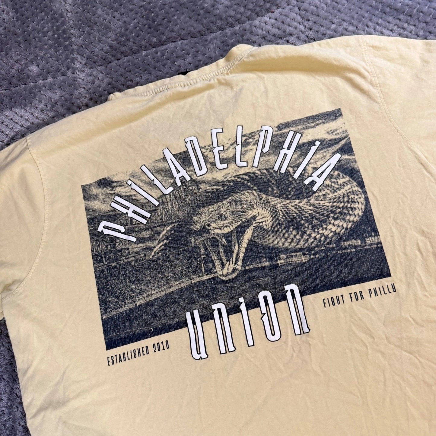 MLS Philadelphia Union Mens XL T-Shirt Yellow Snake Graphic Fight For Philly Tee