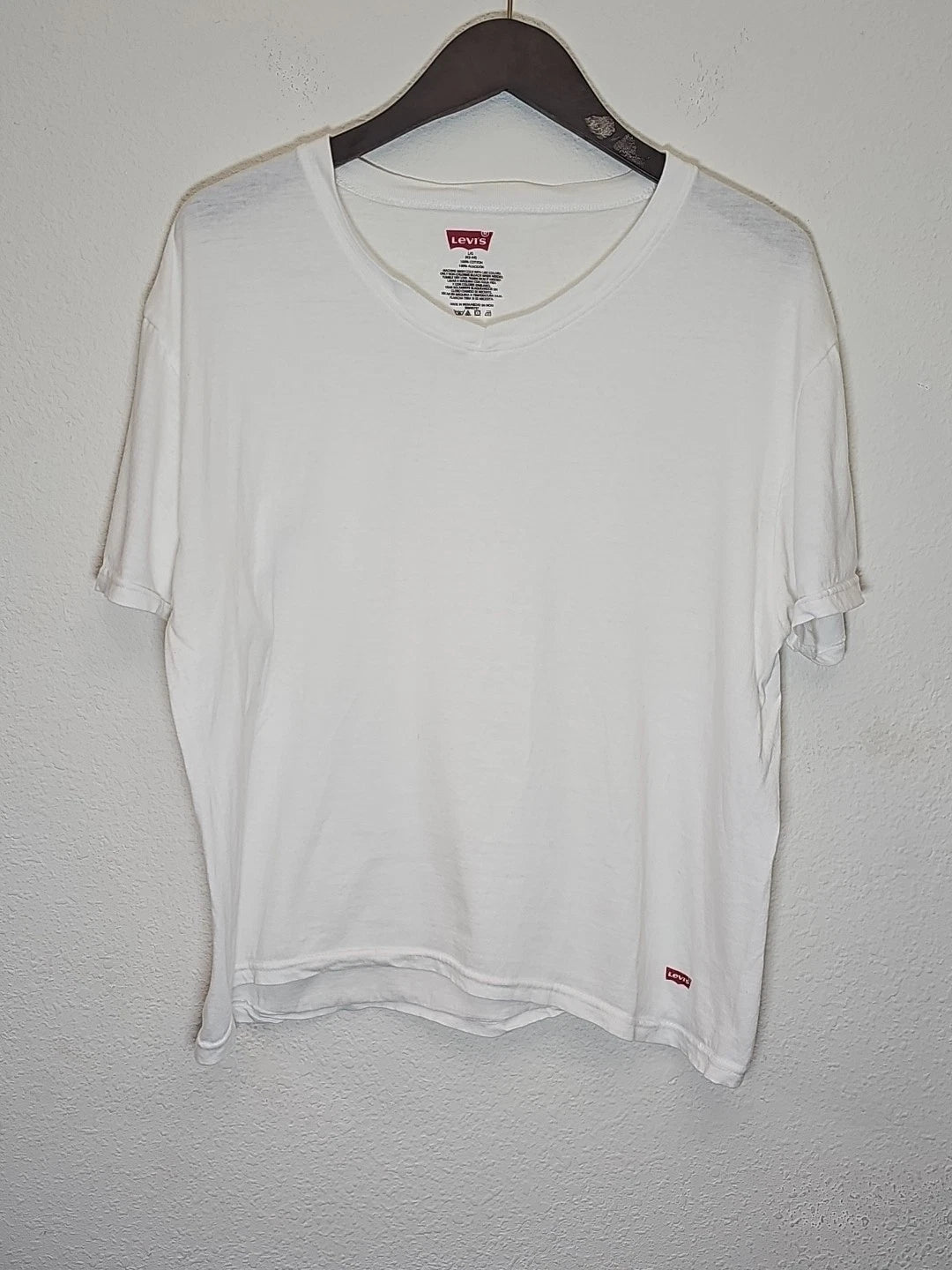 LEVI'S V-NECK Men's Tees T -SHIRT 100% COTTON SIZE Large