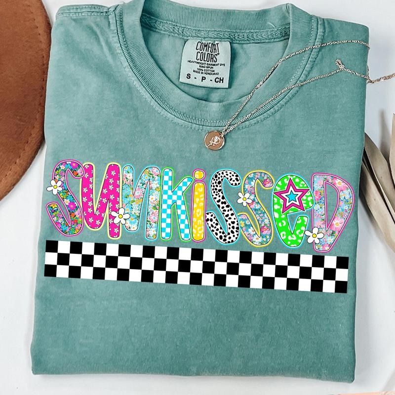 Comfort Colors Preppy Summer Sunkissed T-Shirt, Pink Hot Beach Shirt, Beach vibes Brushstroke Shirt, Aesthetic Summer T-Shirt,Trendy Summer Shirt