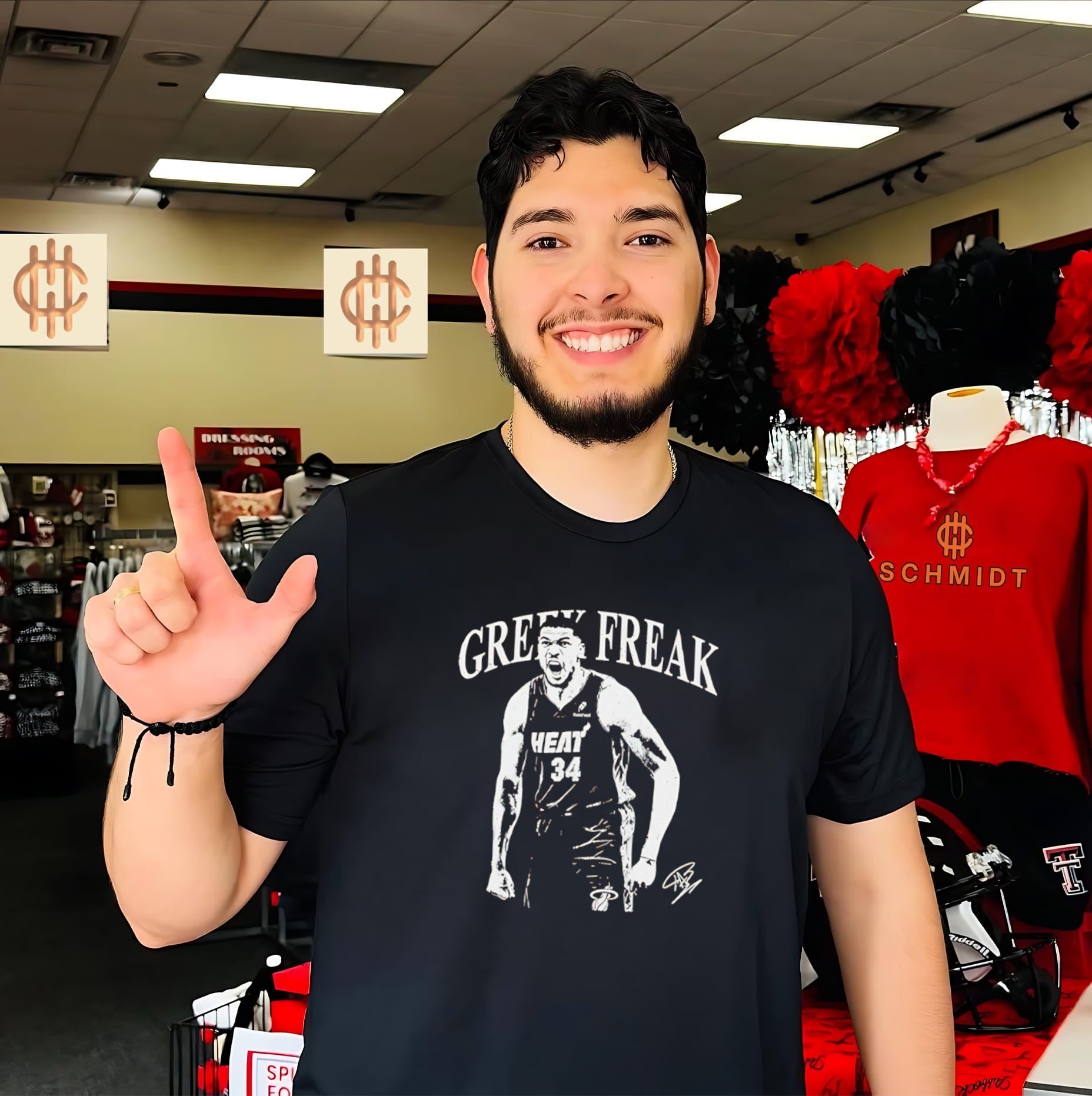 Giannis Antetokounmpo Milwaukee Bucks Greek Freak signature shirt