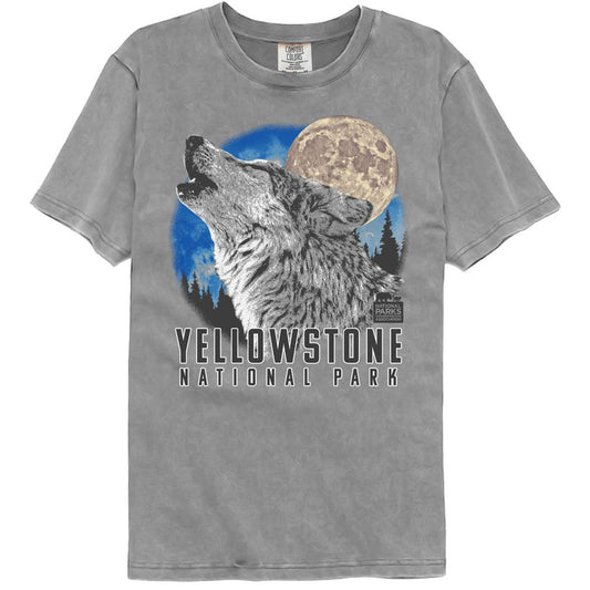 National Parks - Yellowstone Howling Wolf - American Classics - Solid Gray Adult Short Sleeve Comfort Color T-Shirt