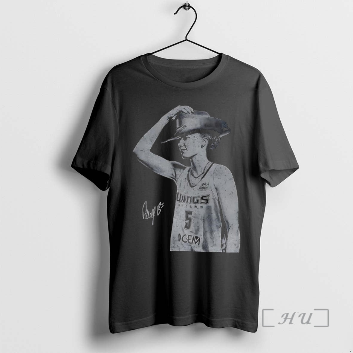 Officials Paige Bueckers Dallas Wings Basketball Holding Cowboy Hat Signature Vintage Premium T Shirts Sweater