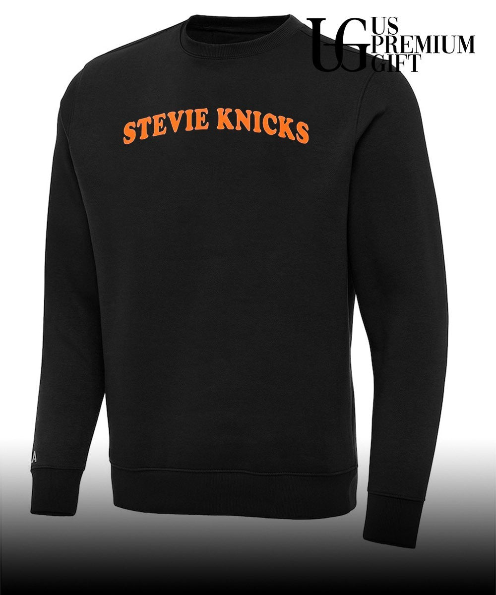 Taylor wearing Stevie Knicks shirt