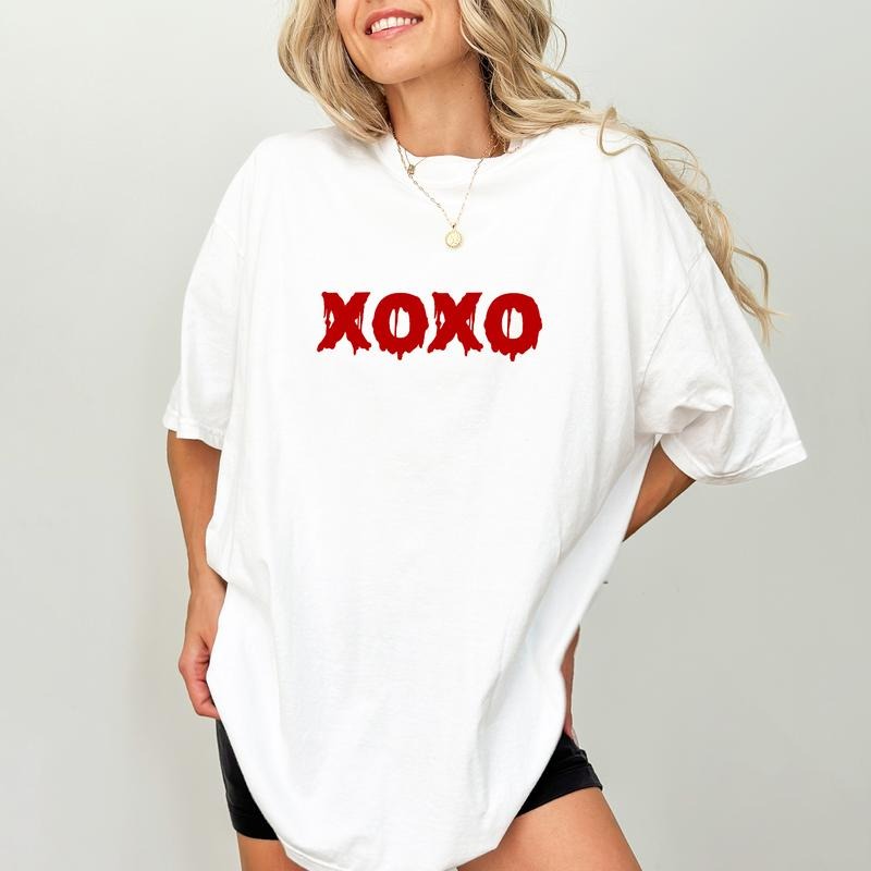 XOXO Halloween Tee, XOXO Halloween Spooky Vibes T-shirt, Sarcastic XOXO Unhinged Shirt, Funny Shirt For Women, Halloween Vibes Tee, Spooky Season Shirt, Comfy Fabric Graphic Tee, Women's Tops, Womenswear, Cotton Fabric Relaxed Fit Chic Style