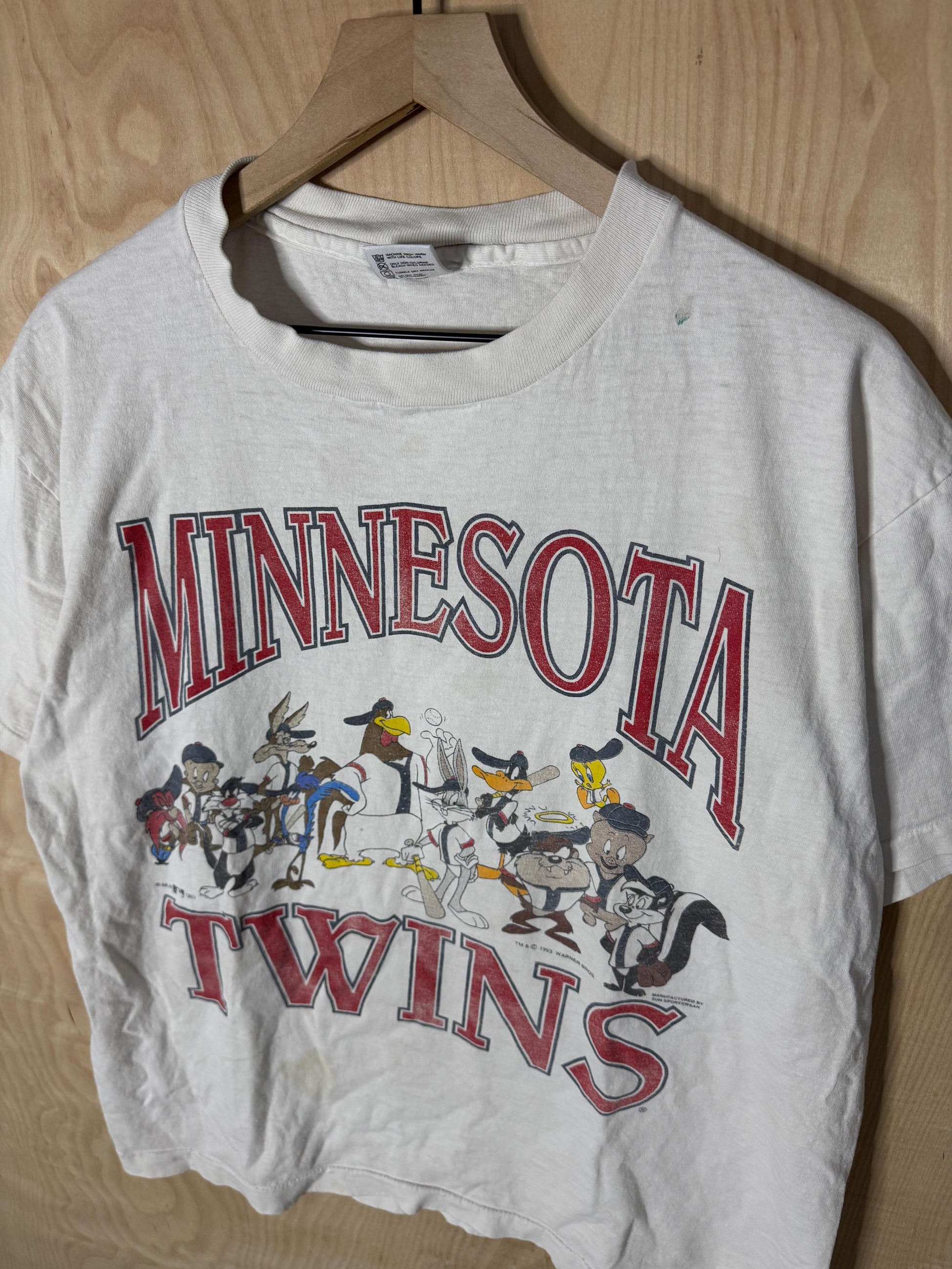 Vintage 90s Minnesota Twins Looney Tunes Distressed White Size Xl (2)