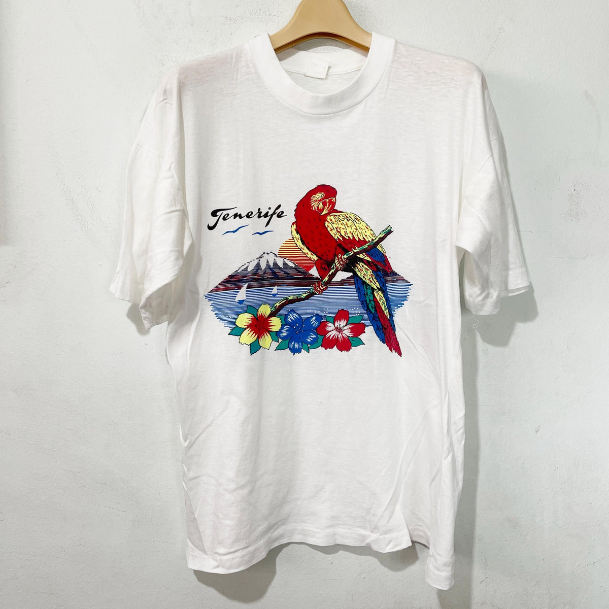 Vintage 90s Tenerife Parrot Size Unisex T-shirt, Sweatshirt, Hoodie (1)