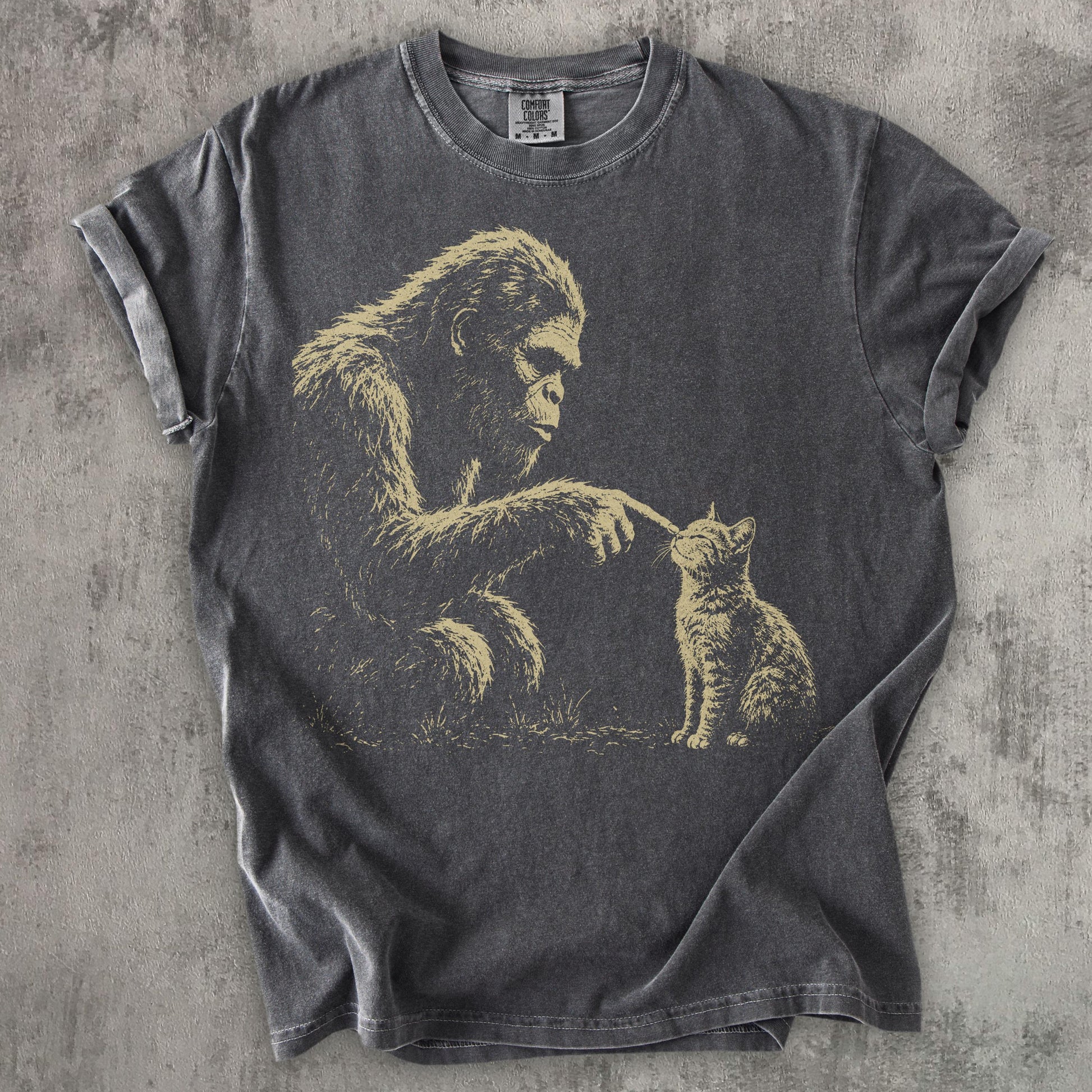 Bigfoot Booping Ca Sasquatch Cat Lover Tee Bigfoot Kitten Cryptid Lover Comfort Colors Tee (2)
