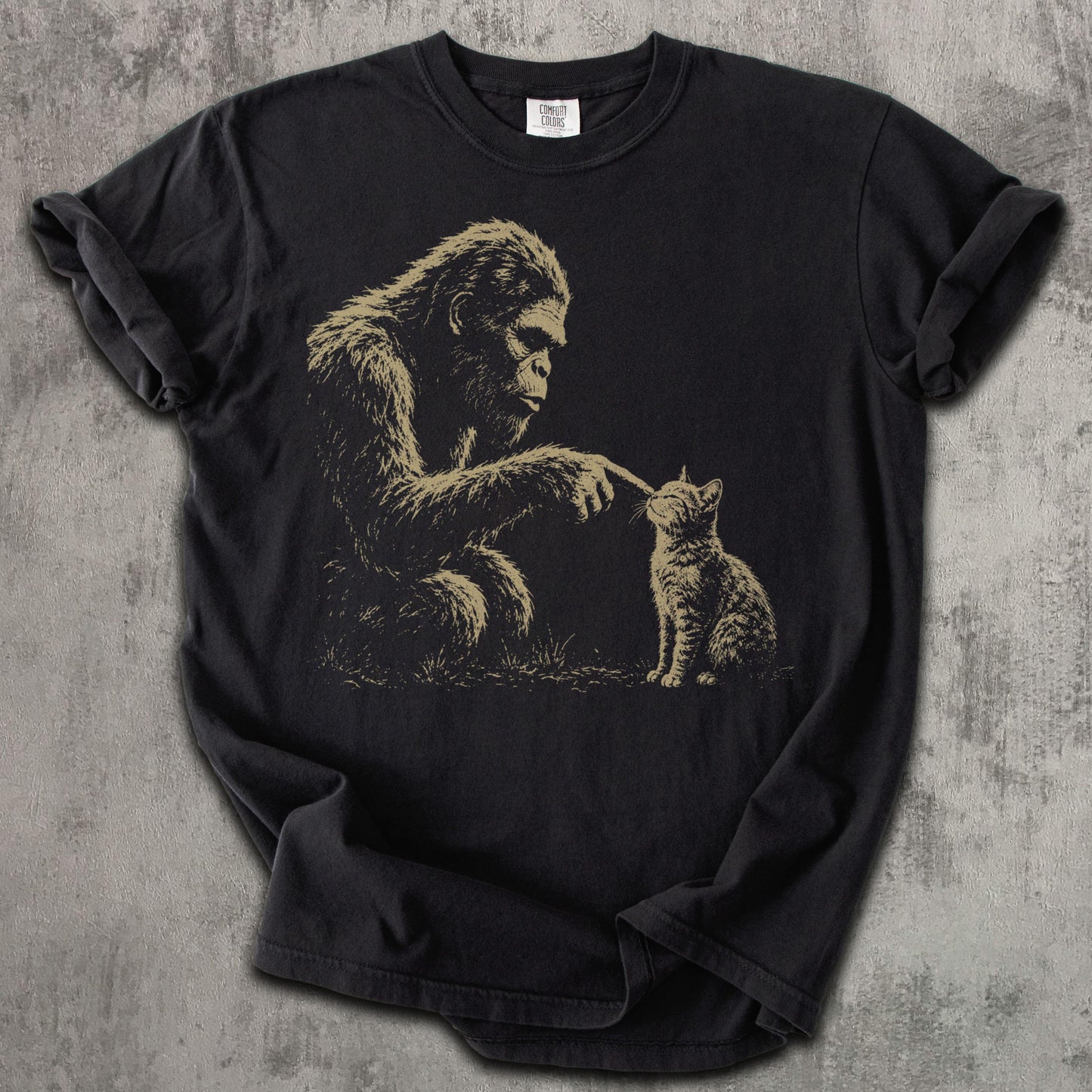 Bigfoot Booping Ca Sasquatch Cat Lover Tee Bigfoot Kitten Cryptid Lover Comfort Colors Tee (1)