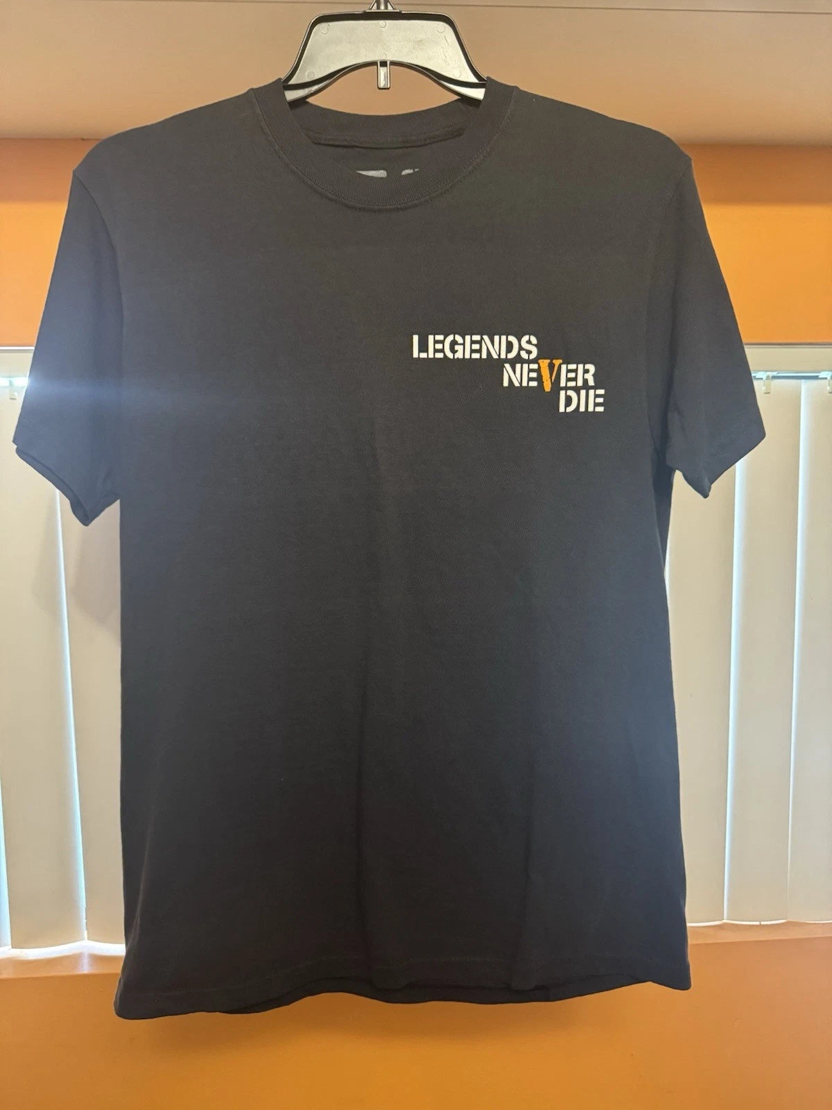 VLONE Men's Black Legends Never Die Graphic Crew Neck Short Sleeve T-Shirt M