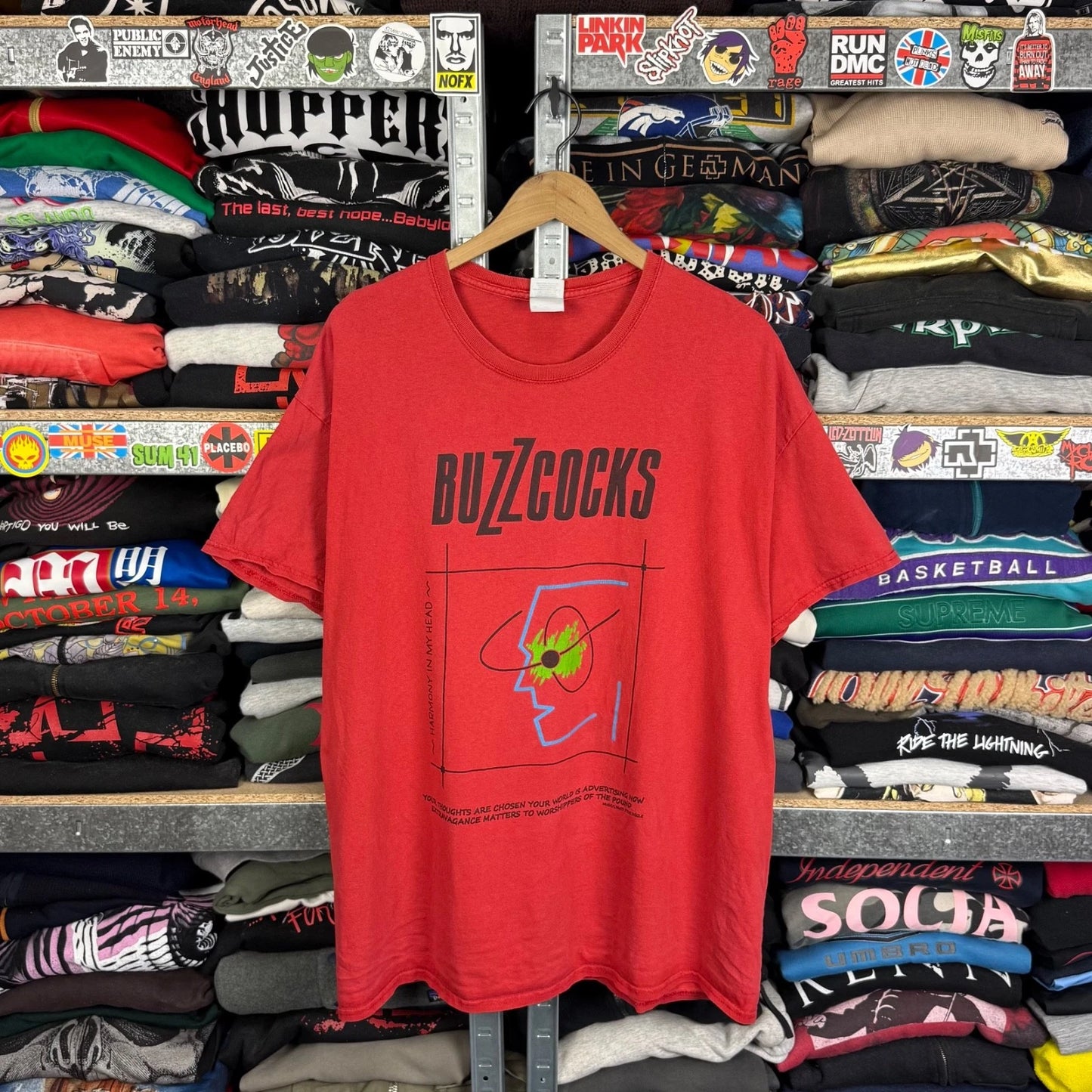 VINTAGE BUZZCOCKS HARMONY IN MY HEAD PUNK ROCK BAND T-SHIRT RED GILDAN SIZE XL
