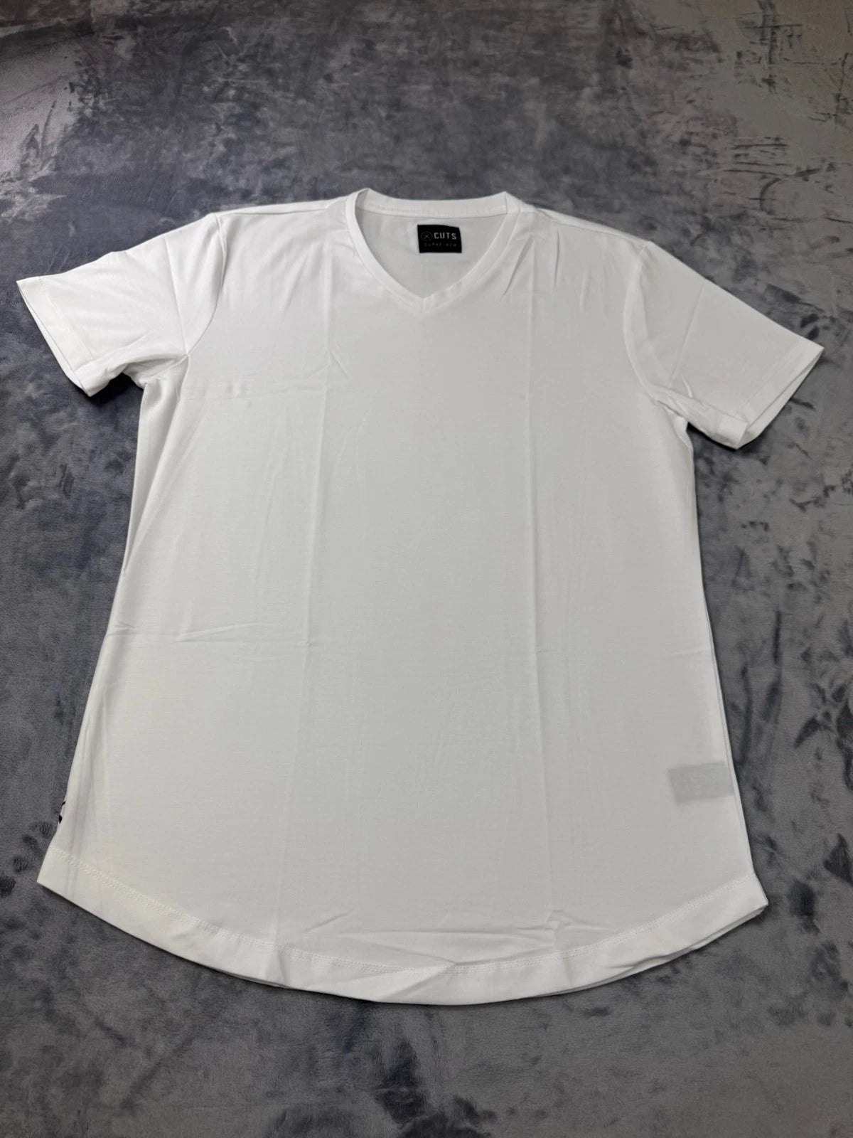 Cuts Clothing Short Sleeve V Neck Curve-Hem T-Shirt Mens Medium White Pyca Pro