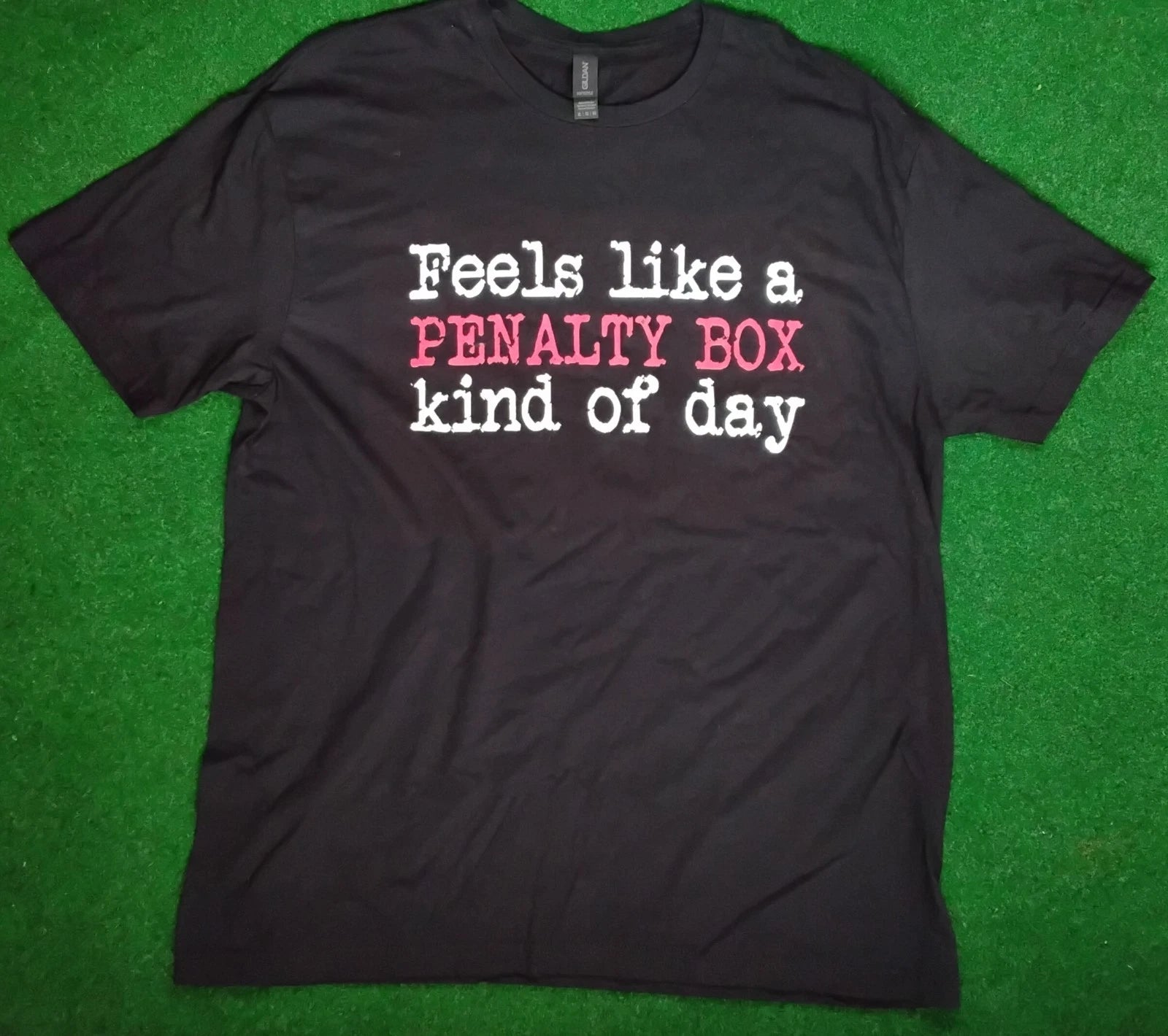 NWOT "FEELS LIKE A PENALTY BOX KINDA DAY" HUMOROUS T SHIRT BLACK XL GILDAN