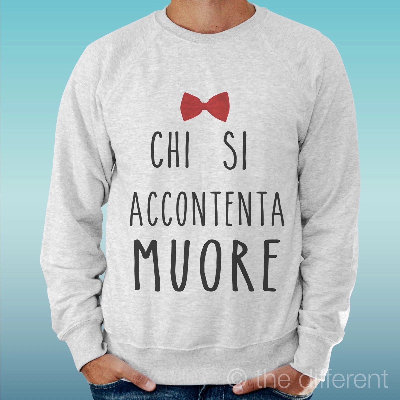Felpa Man Light Sweater Light Grey " Who Si Accontenta Muore Funny "