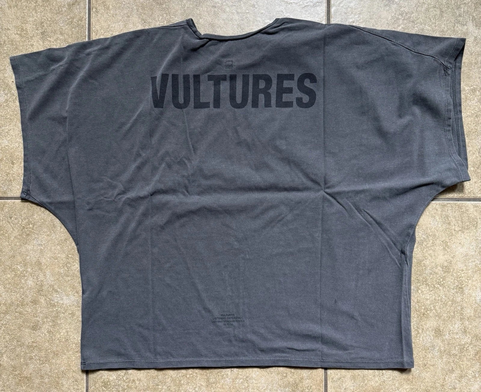 Yeezy Vultures Size Large 3 Korea Exclusive Merch Tee Grey New FAST SHIPPING