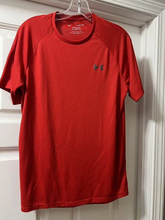 Under Armour Red Mens  Soft Tec Tee S/P/CH  Loose Fit Logo NWOT Short Sleve