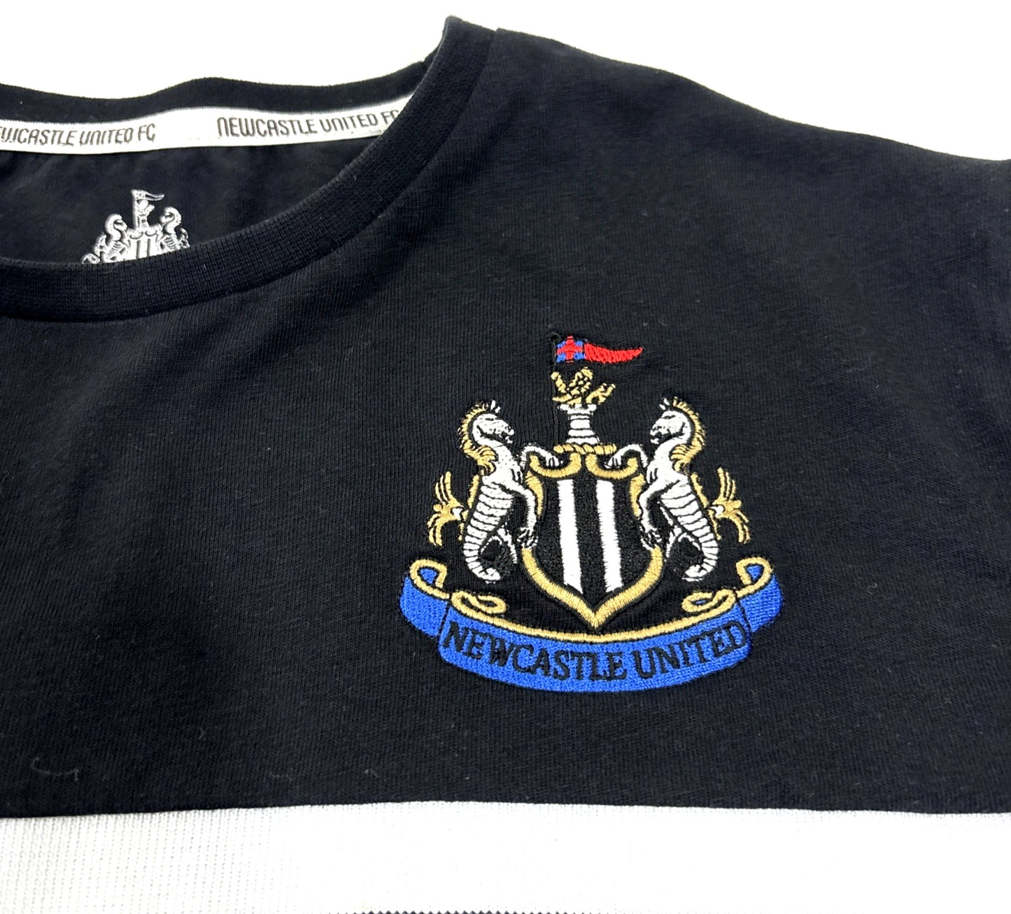 Newcastle United FC Mens  Medium T-Shirt OFFICIAL Soccer Embroidered EUC