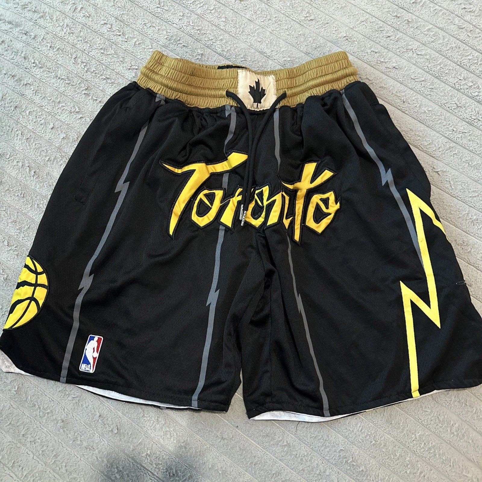 Hardwood Classics NBA Toronto Raptors Basketball Shorts SIZE Medium Pre Owned