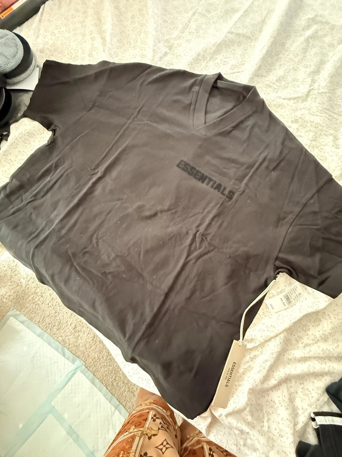 Essentials Men's Short Sleeve T-Shirt Size Small But Oversized Fit