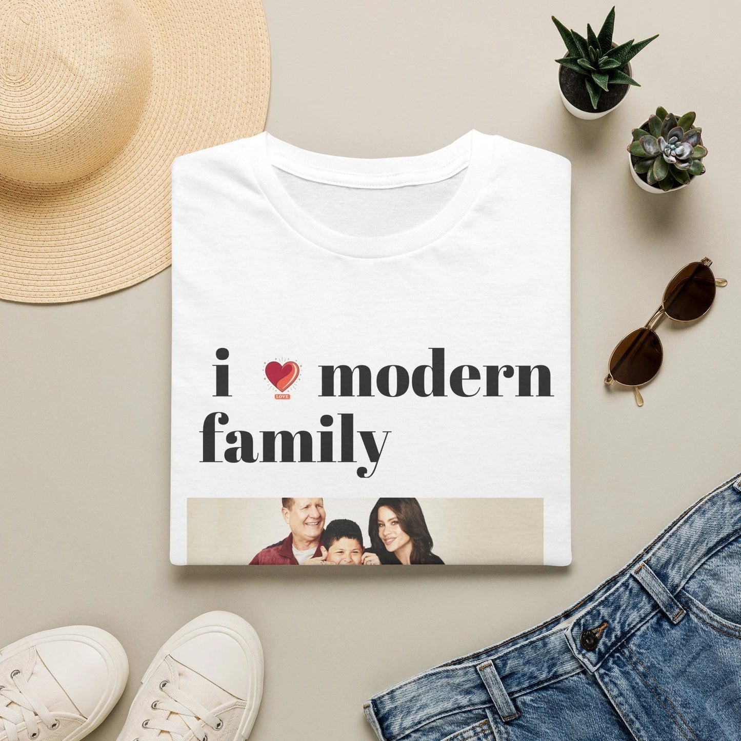 I  Modern Family T-Shirt | TV Show Photo Tee