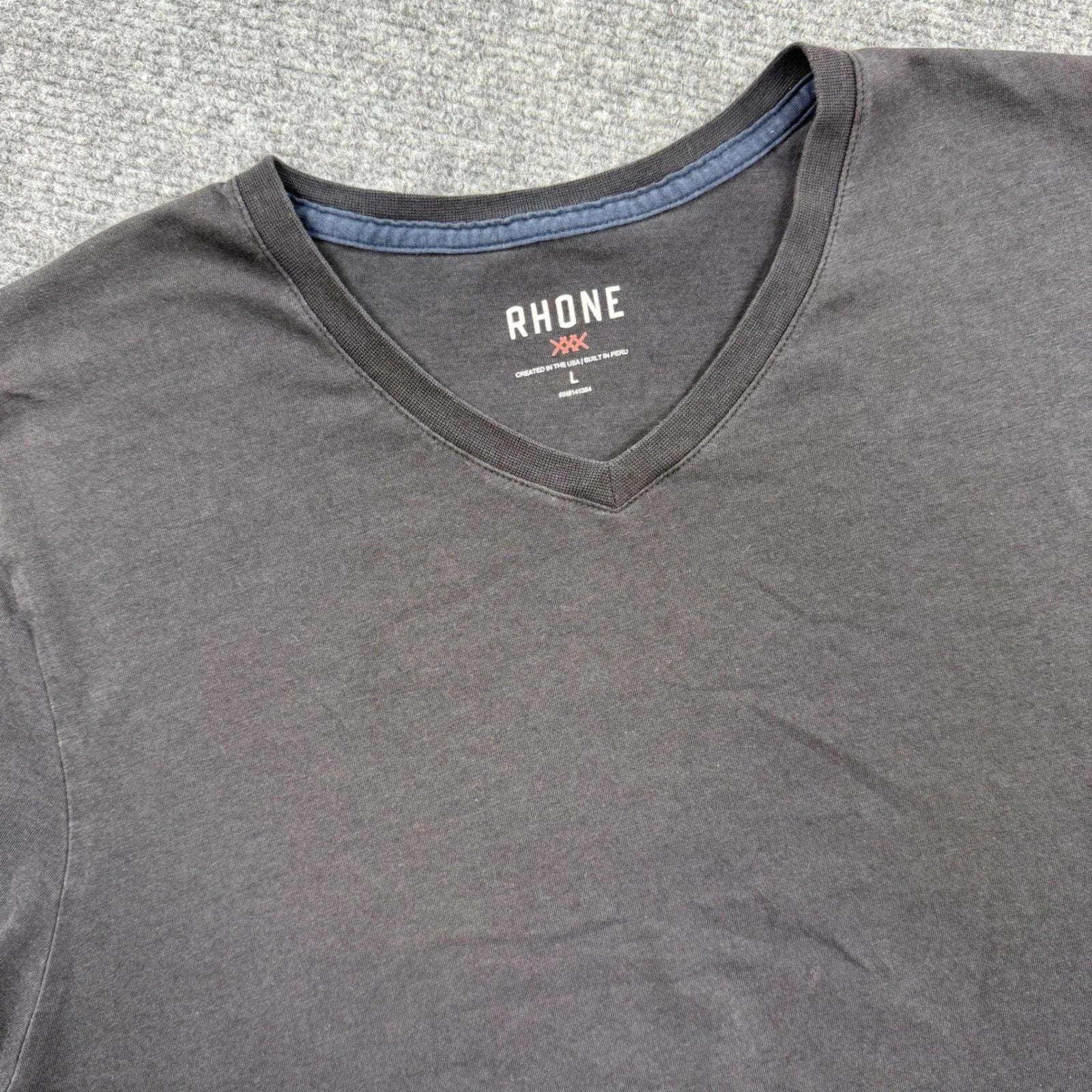 RHONE Mens V Neck T Shirt L Gray Cotton Polyester Spandex Short Sleeve Casual