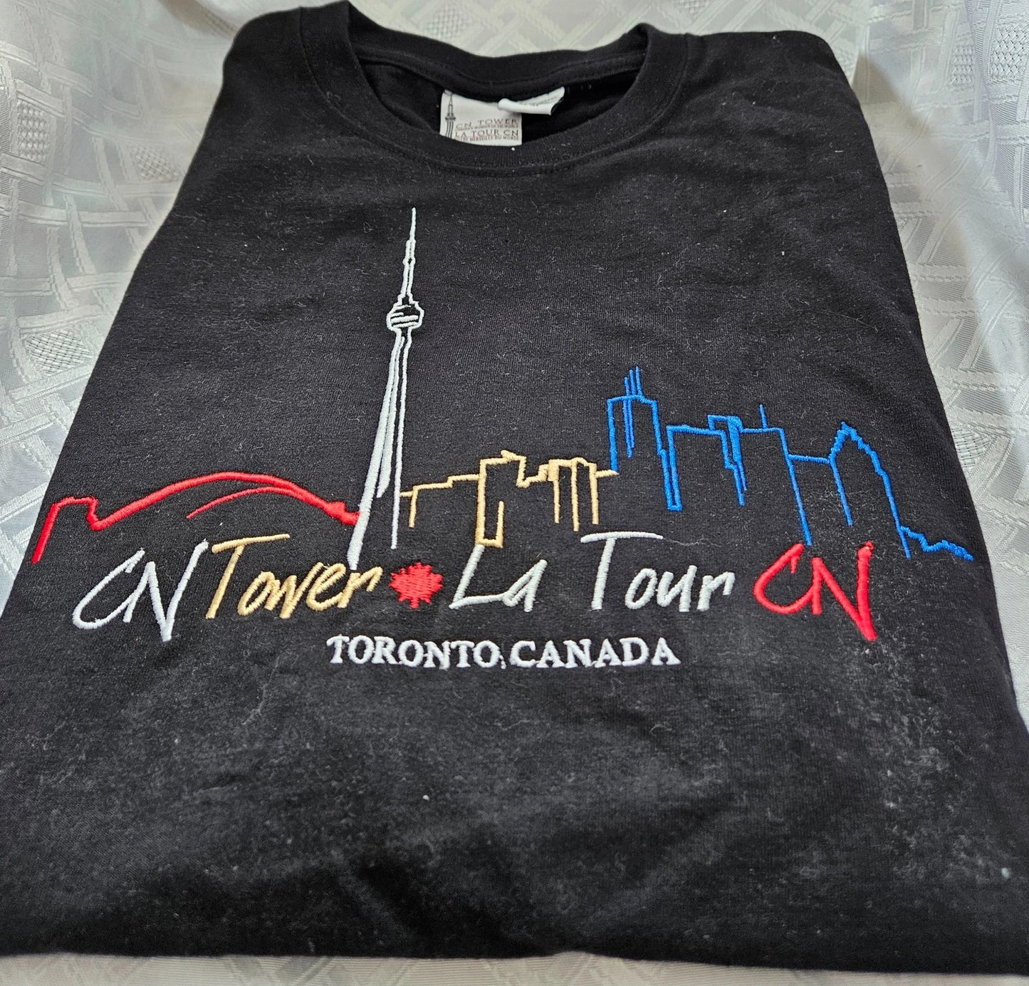 Vintage CN Tower T-Shirt  M  Embroidered Toronto Ontario Tourist 90s. Never Worn