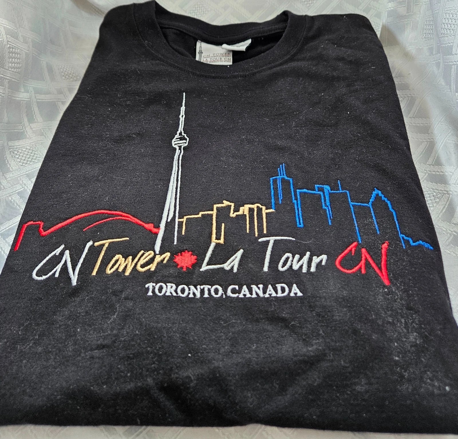 Vintage CN Tower T-Shirt  M  Embroidered Toronto Ontario Tourist 90s. Never Worn