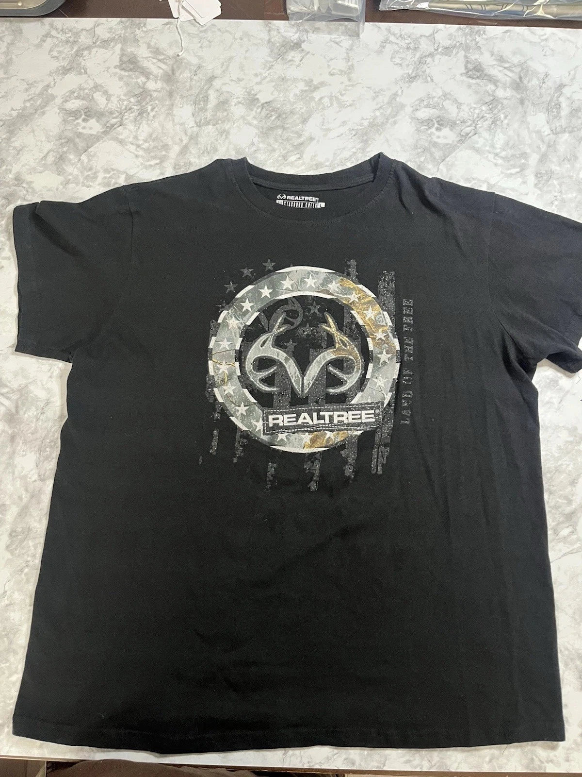 Realtree Mens Top Black americana logo mens t shirt  Large