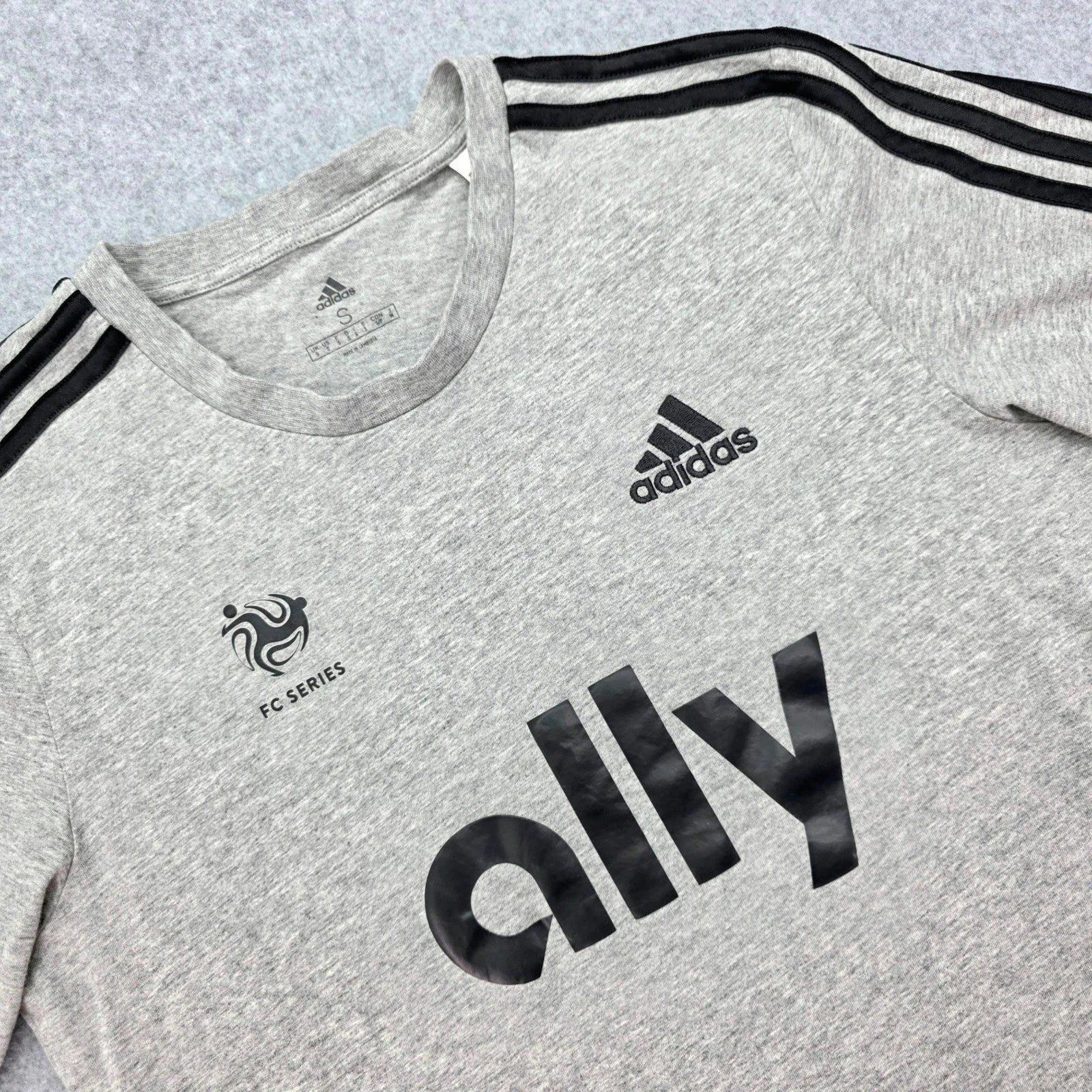 Adidas Men's Gray FC Series Ally Logo T Shirt Size Small Short Sleeve Sports Fan