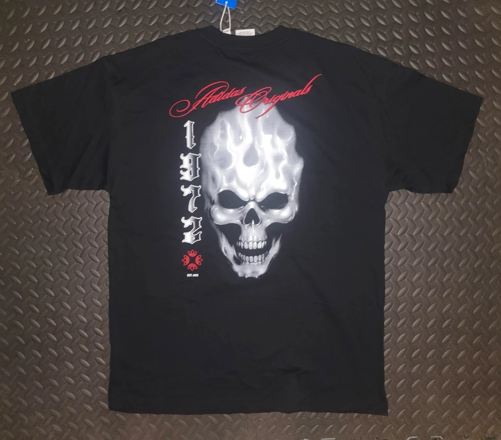 RARE! NEW MENS ADIDAS ORIGINALS SKULL GRAPHIC TREFOIL SHIRT ~SIZE LARGE #KR8877