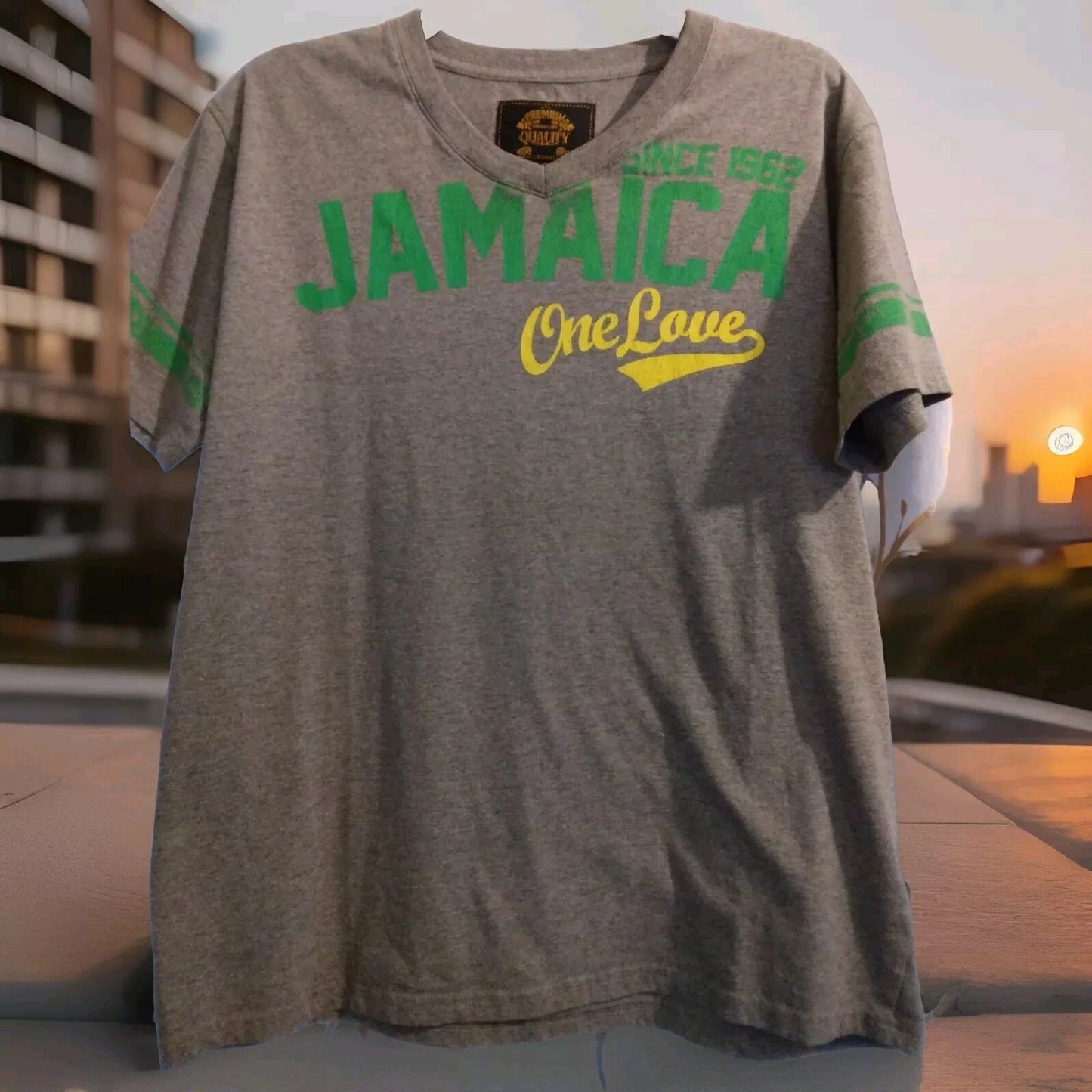 SURF CLASSIC JAMAICA size Large Grey JAMAICA ONE LOVE  V-neck mens Tshirt