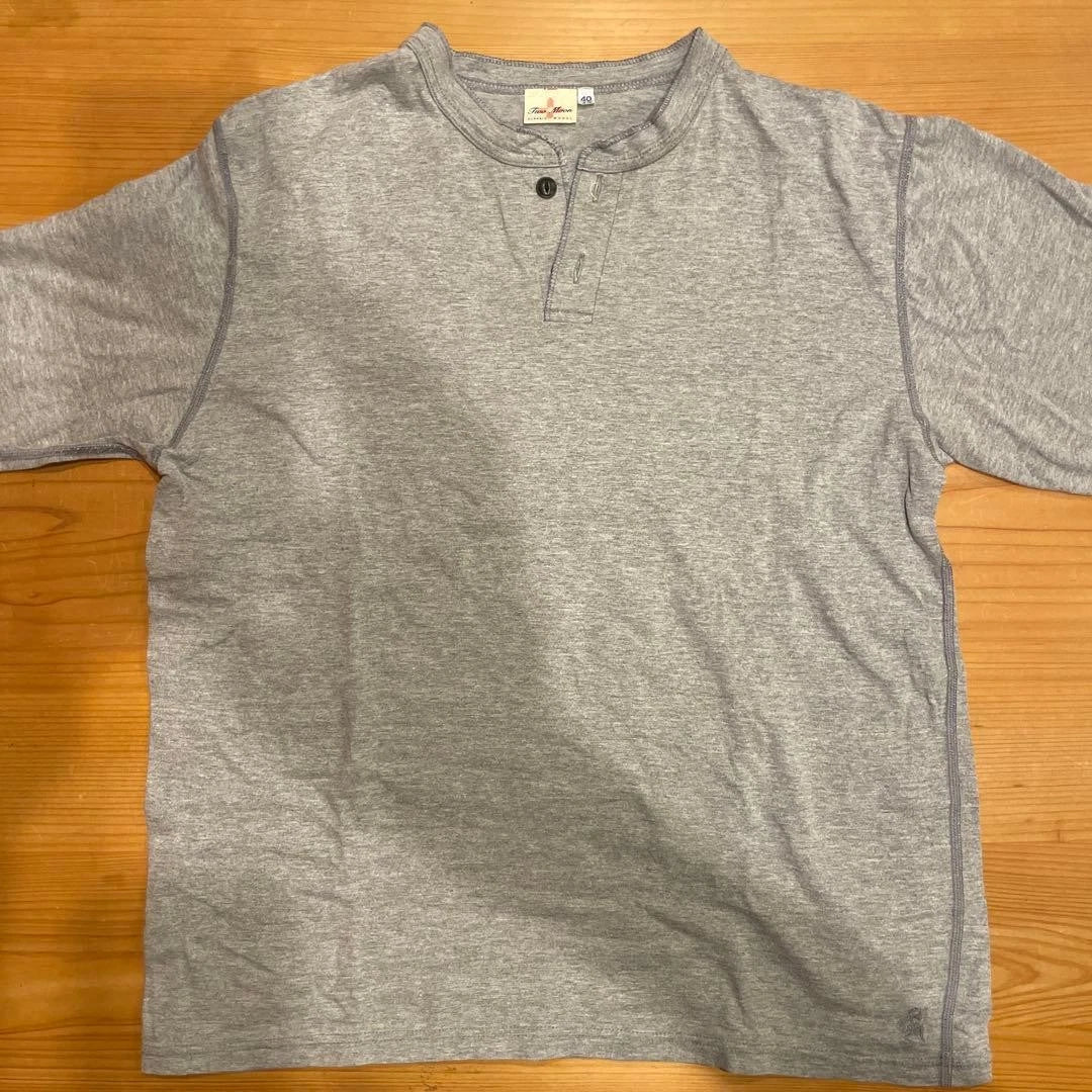 Two Moon Long Sleeve T-Shirt Gray L Henley Neck