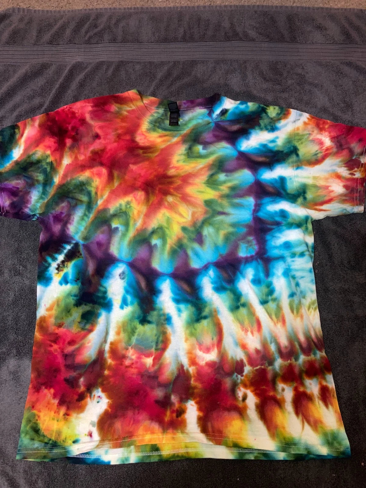 Handmade Large Mens Womens Cotton Ice Tie Dye 'Color Explosion' Gildan T-Shirt