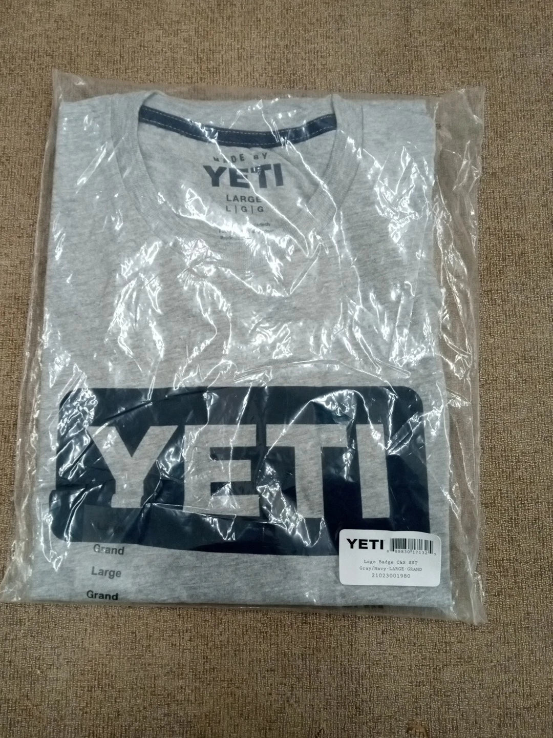 Yeti Short Sleeve T-shirt  Size L  Gray/Navy New FREE SHIPPING