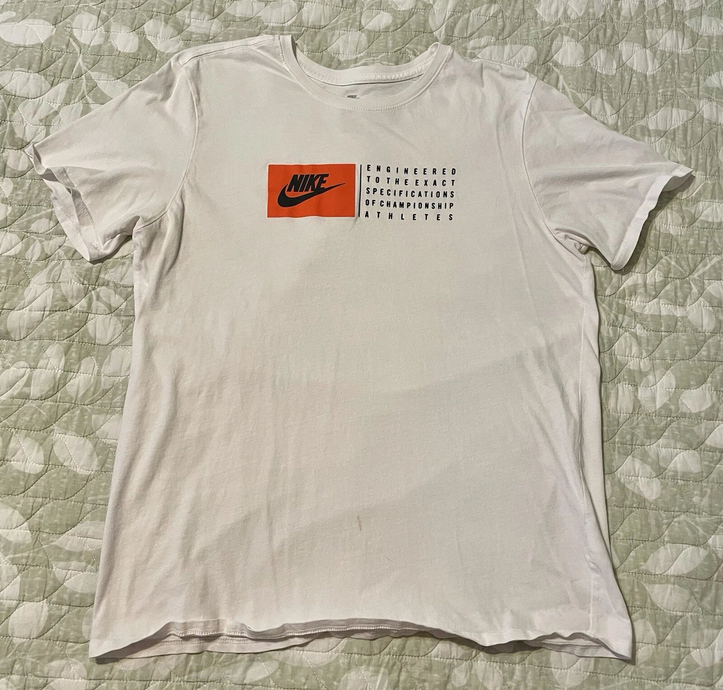 Modern Nike teeClean simple teeSize xlNo major flaws