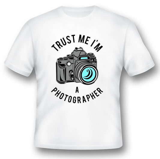 Trust me Im a Photographer black or white tee